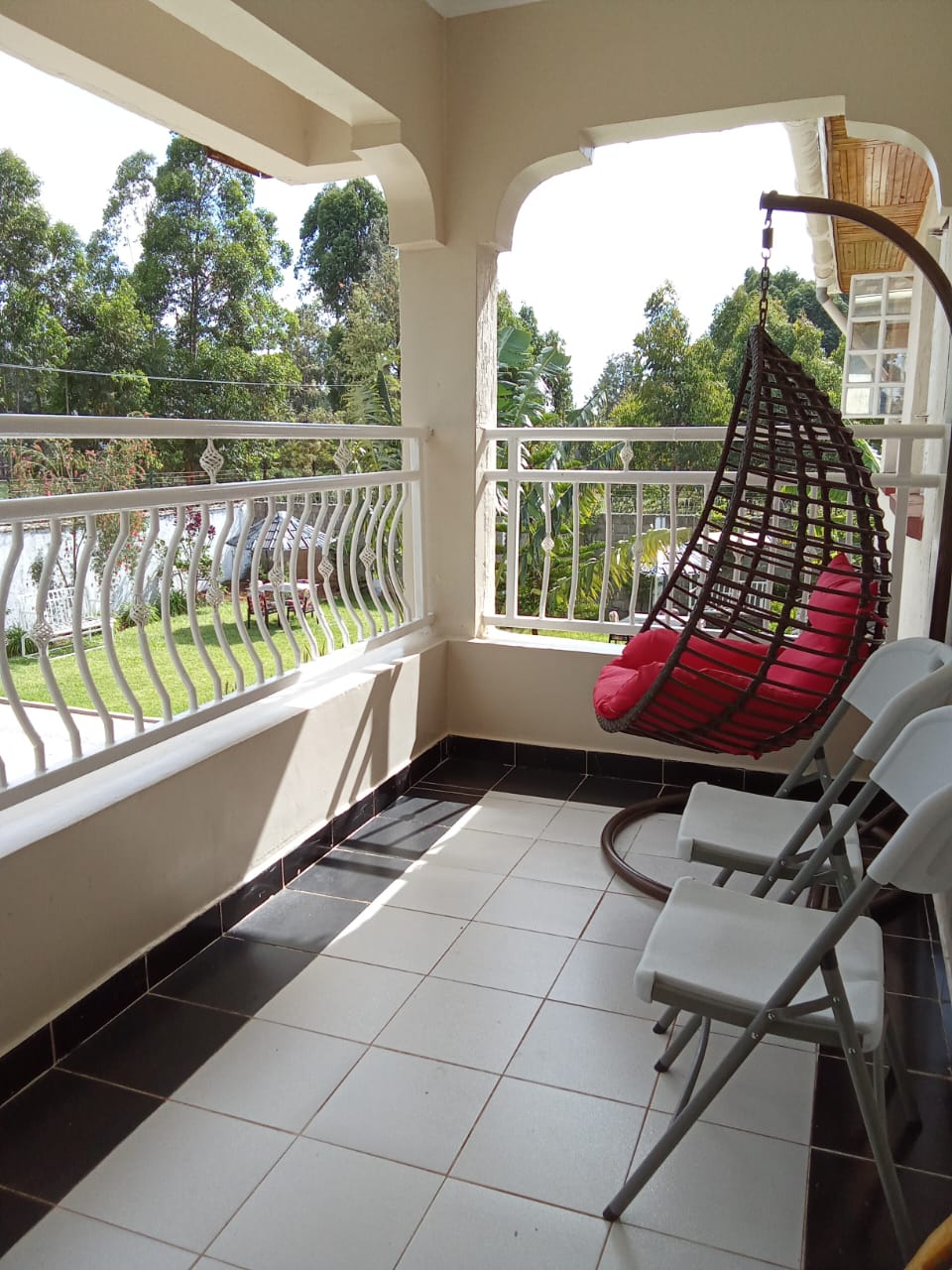 This 5b is available in Annex, 5 mins drive to CBD. All the bedrooms are ensuite. Rates 20k-Elgon view